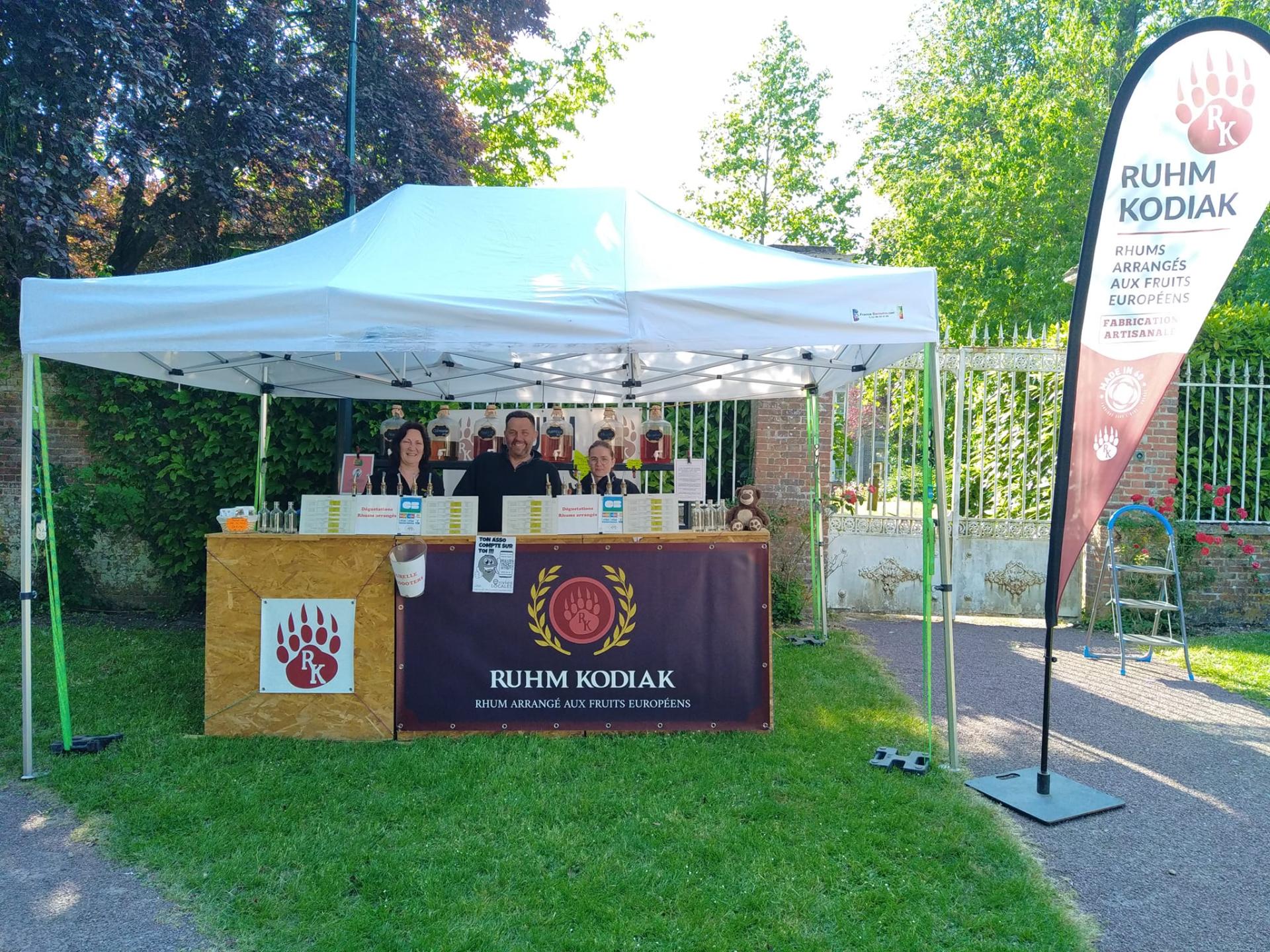 L'équipe Ruhm Kodiak sur le stand vous propose des rhums arrangés aux fruits européens