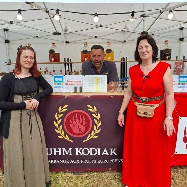le stand Ruhm Kodiak et l'équipe au complet ils vous attendent pour vous faire découvrir nos rhums arrangés aux fruits européens